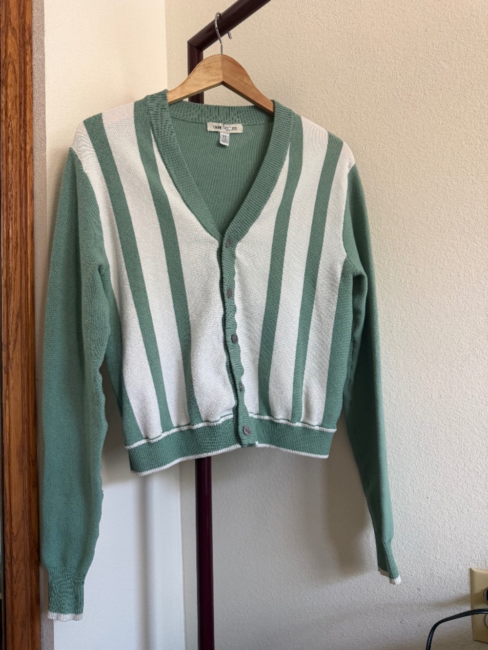 Urban Outfitters men’s classic cardigan
